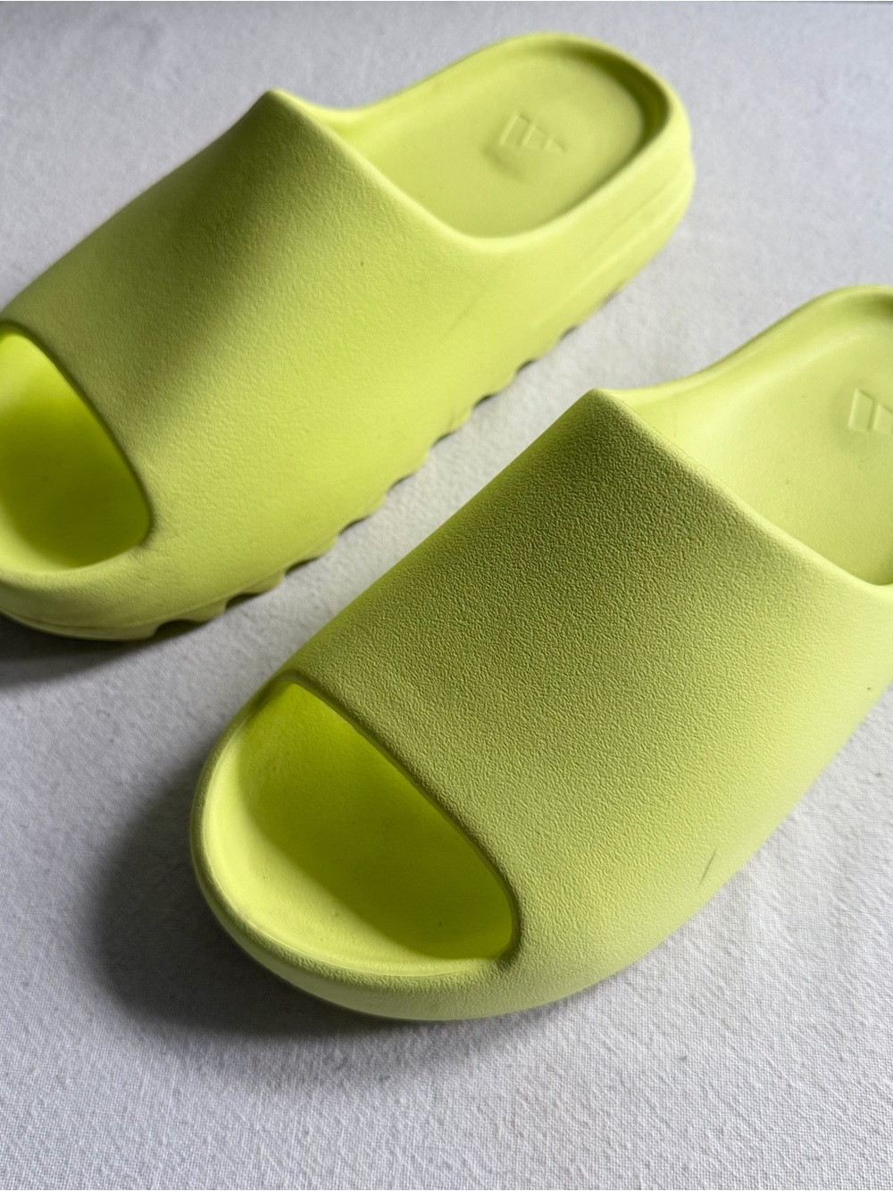Adidas Yeezy Slide Glow Green Size 11 Men’s Sandals